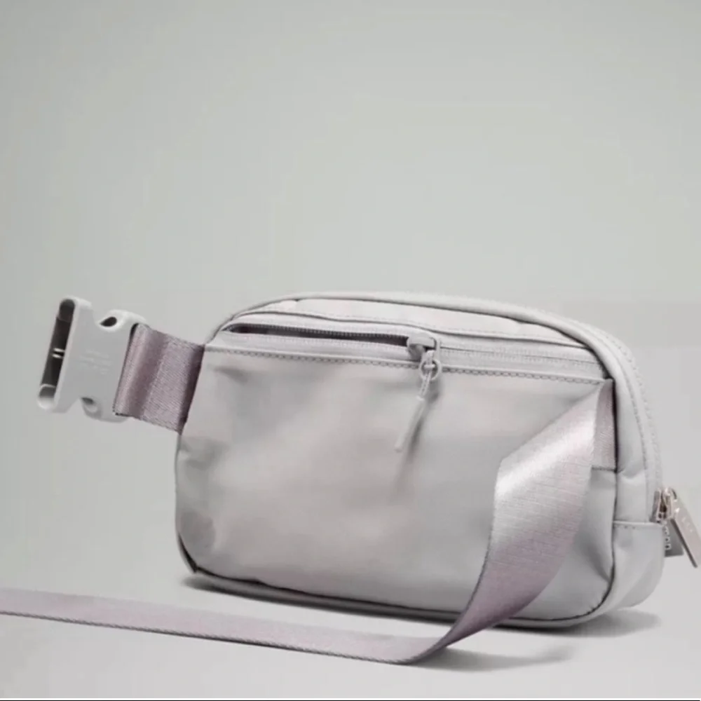 Lululemon Large everywhere belt bag - Picture 2 of 7